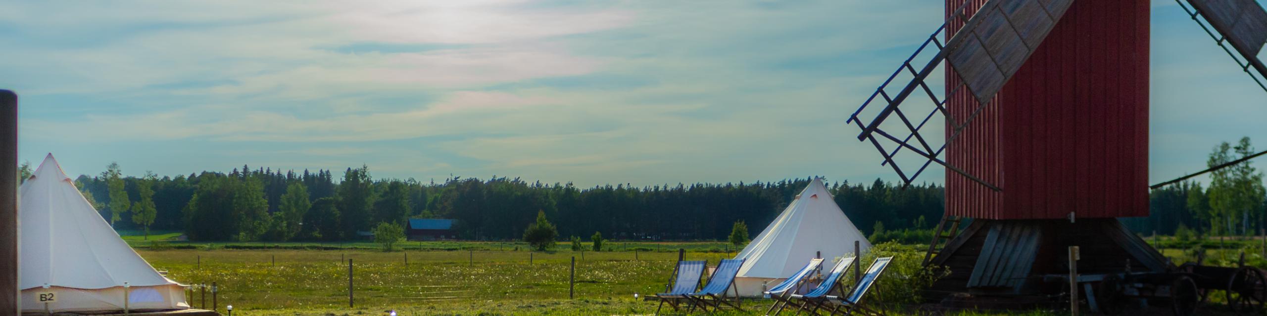 Kvarn och glampingtält